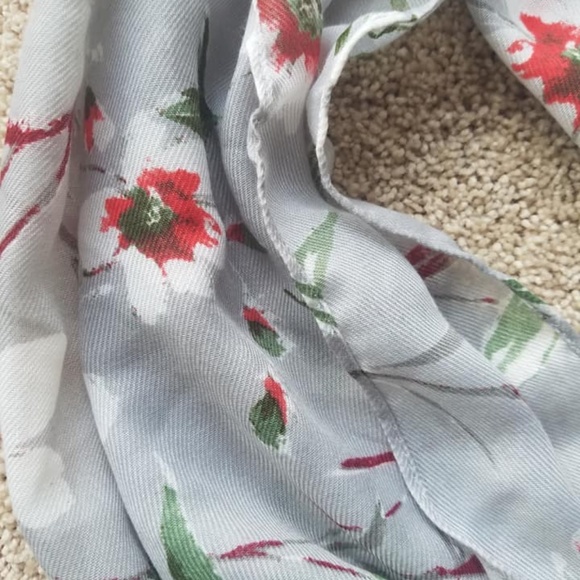 APT.9 scarf - Picture 2 of 3